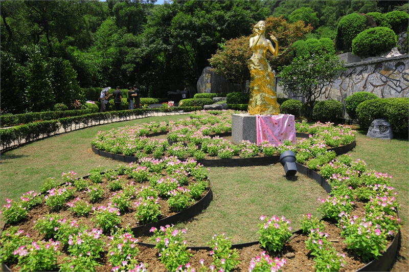 金宝山と鄧麗君墓園(鄧麗君記念公園-筠園)