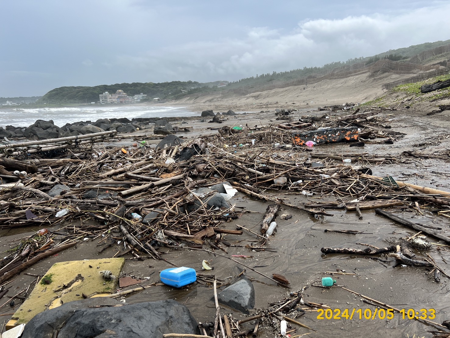 白沙灣海岸清理成果前後對照系列圖，共兩張