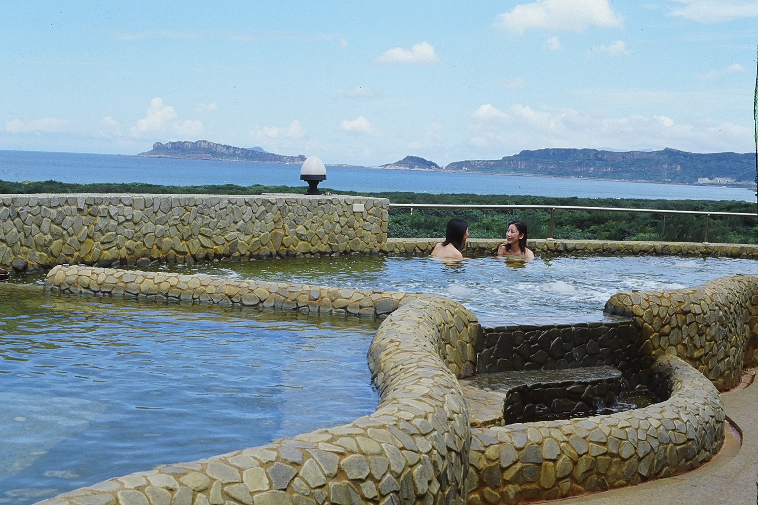 Jinshan and Wanli’s hot springs