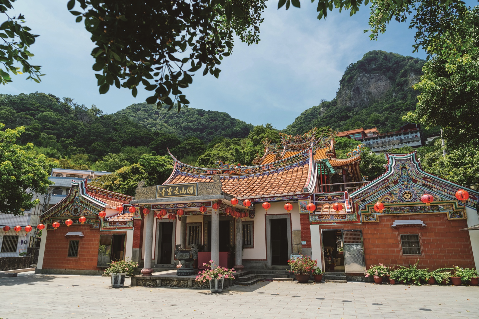 Lingyun Temple on Fulongshan Hiking Trail