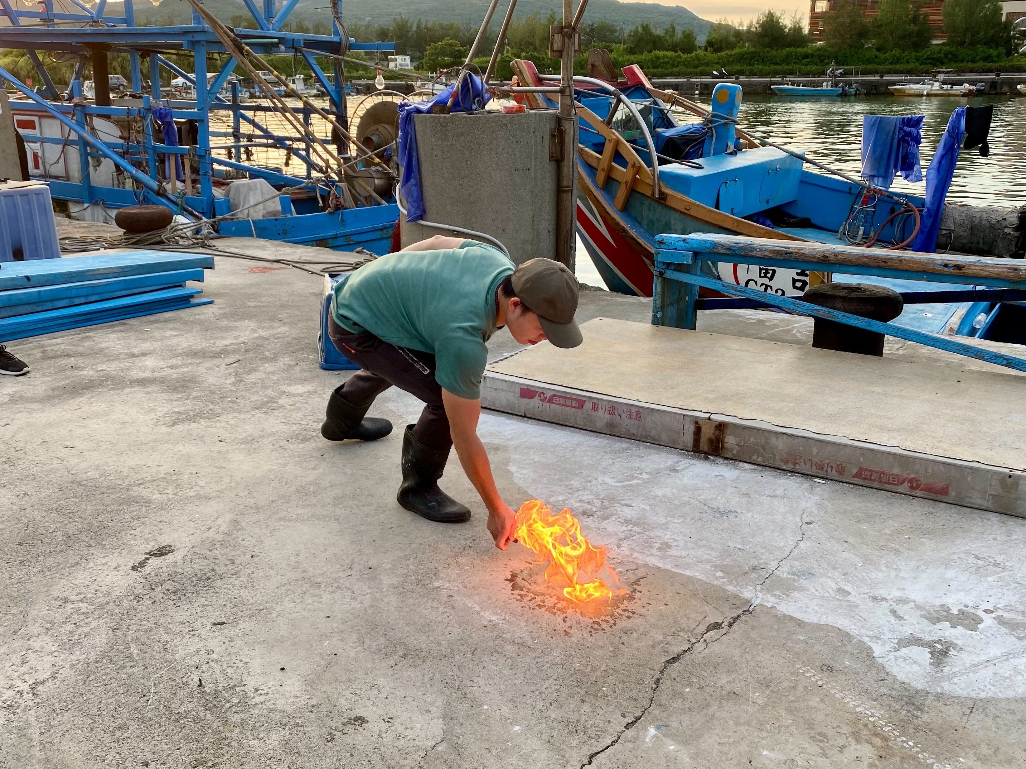 電石加水點火展示