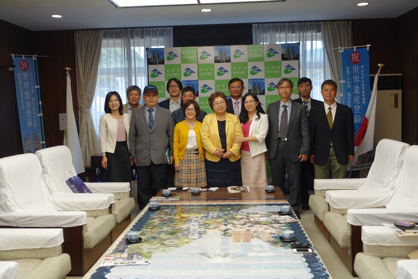 Northguan National Scenic Area Headquarters and Yehliu Geopark business suppliers visited the mayor of Izunokuni City on May 11, 2016