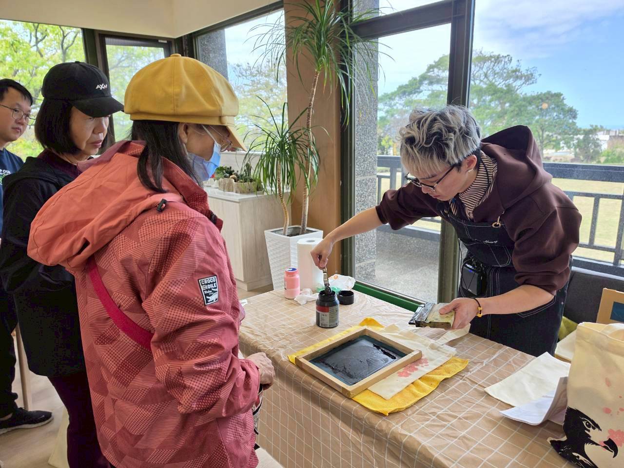 櫻花與老鷹拓印DIY活動