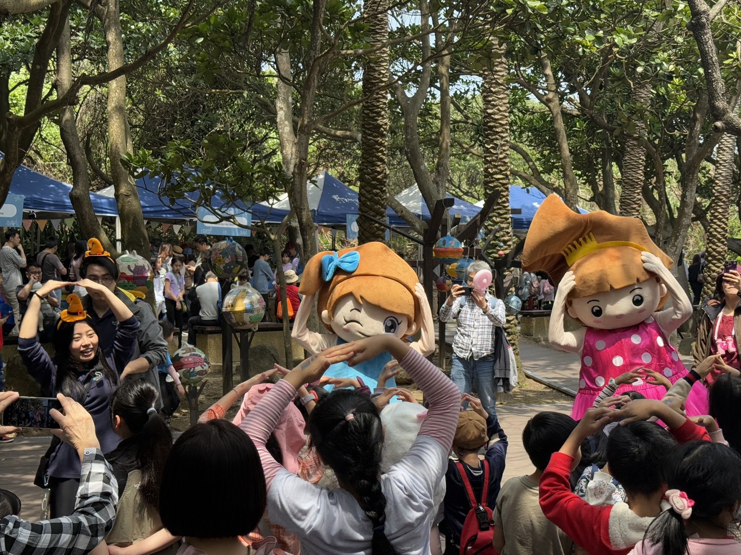 與女王頭、俏皮公主一起度過充滿歡樂互動時光