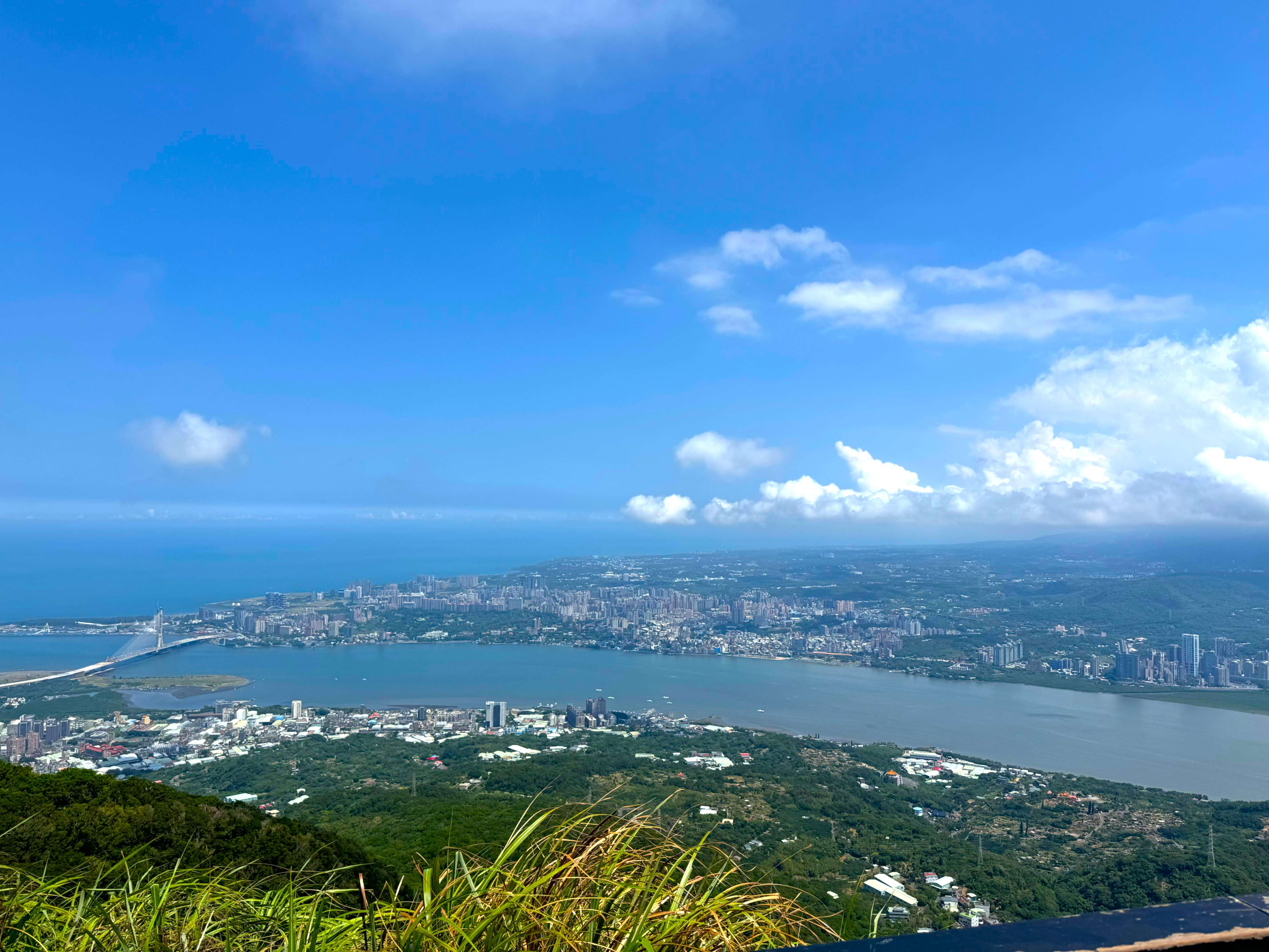 觀音山硬漢嶺俯瞰淡水河口