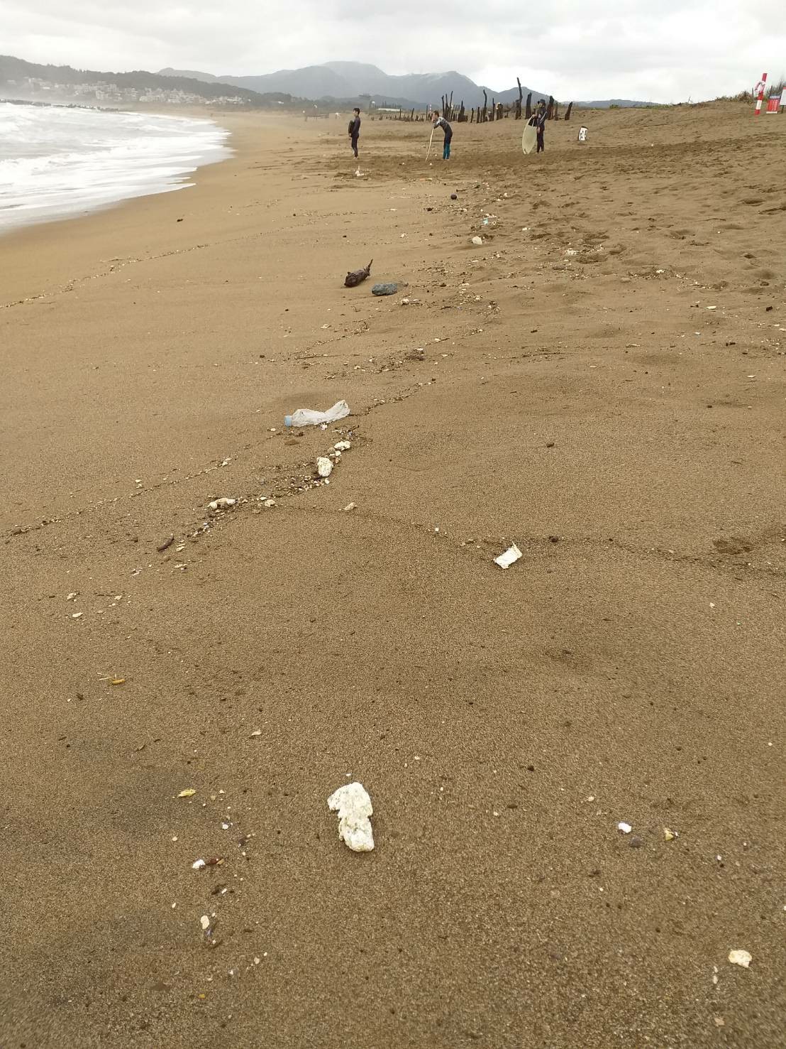 中角灣沙灘清理前
