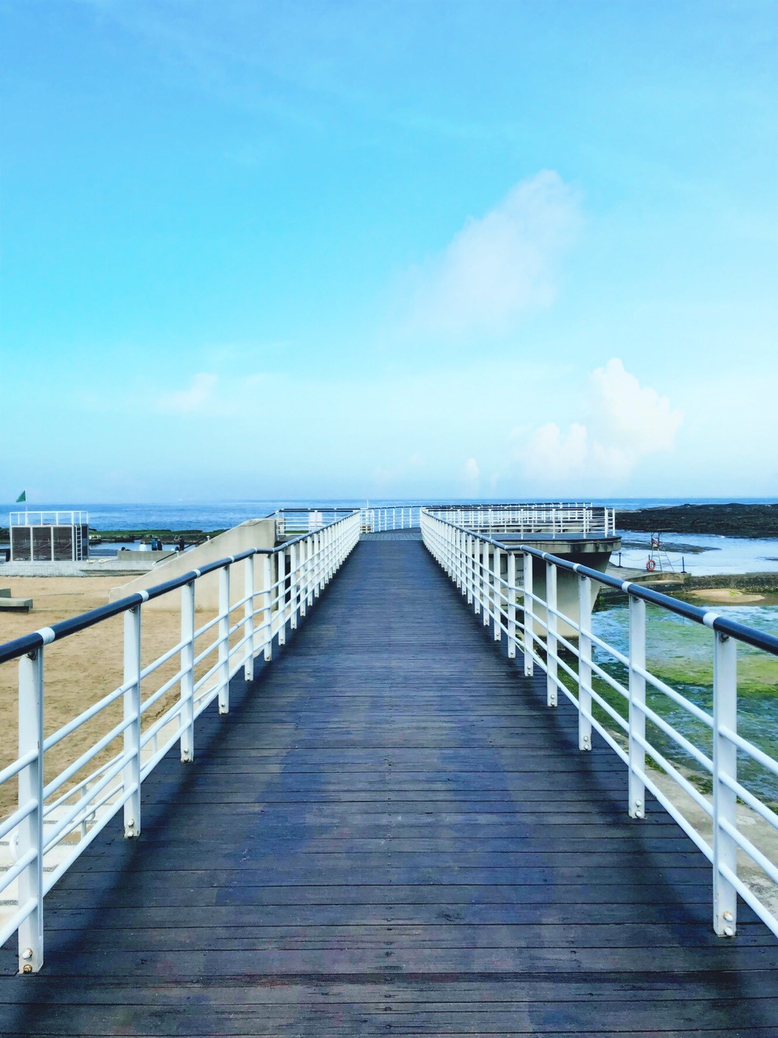 和平島公園天使向海步道,延伸向海的步道可一覽無邊際大海。 /和平島公園提供