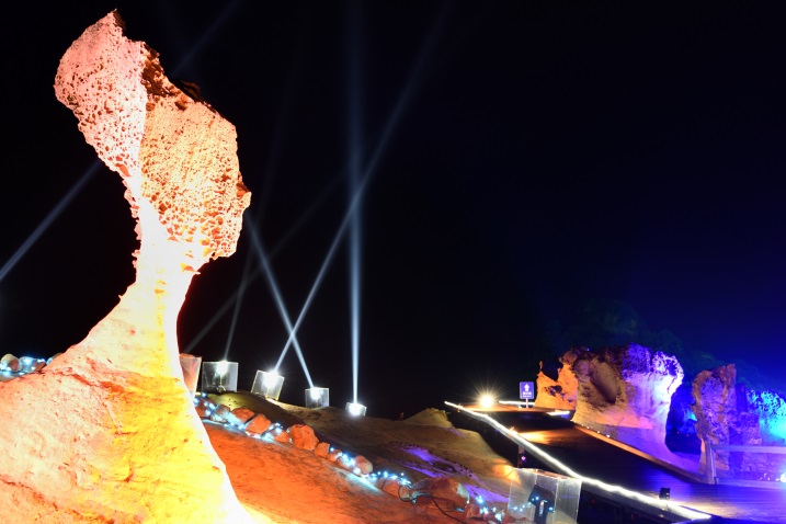 Time of Rocks in Yehliu-Visiting Queen’s Head at Night