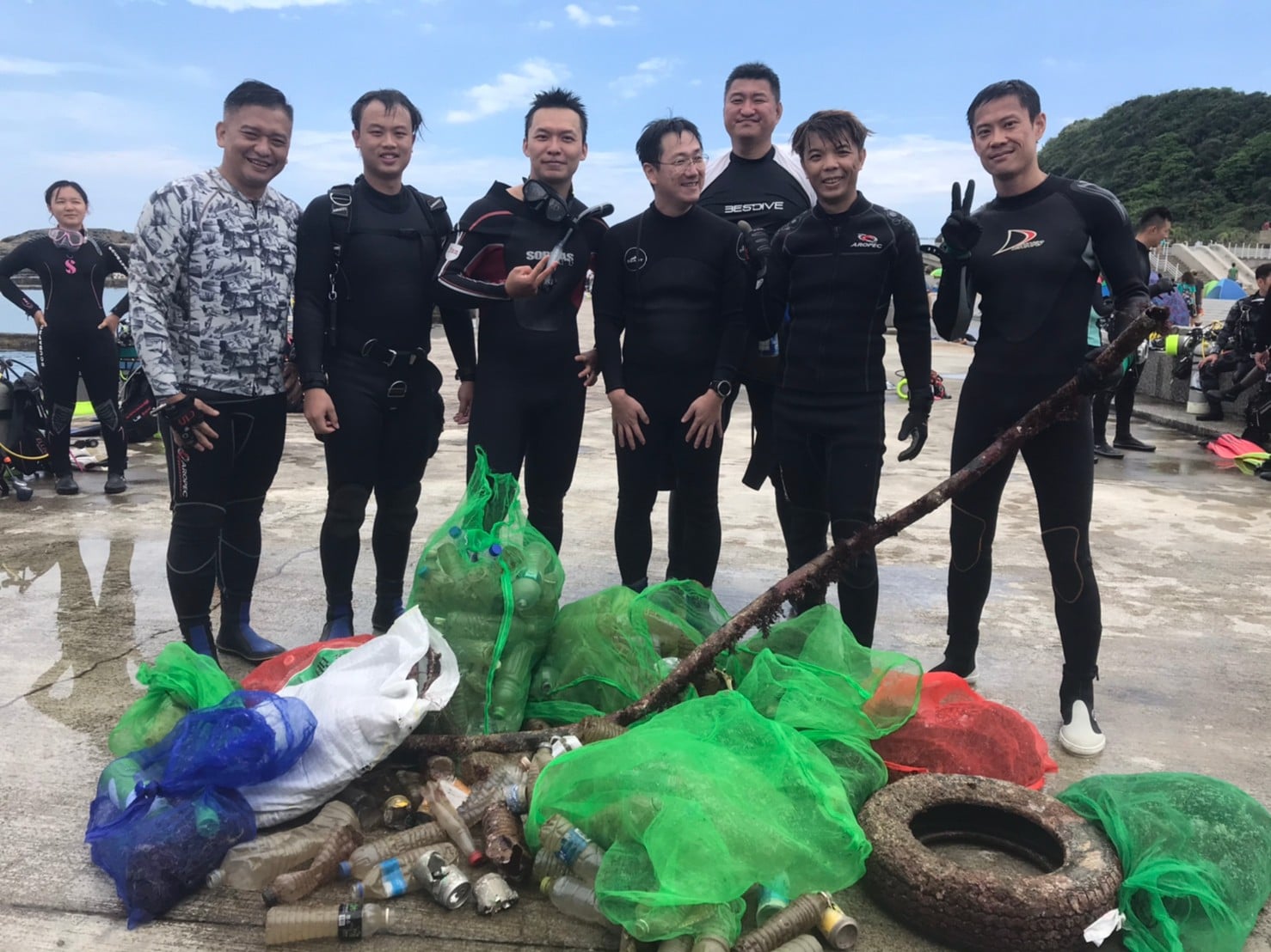 「深潛海廢鬥士」6月2日首次於和平島公園進行清除海廢活動