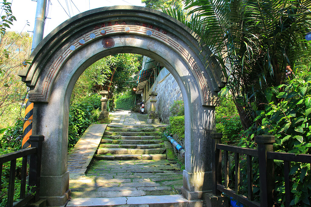 Fulong Mountain mountain pathway