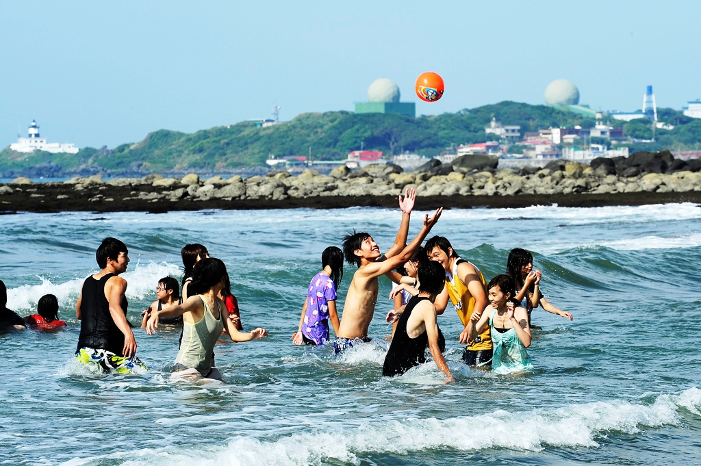 Water Play at Baisha Bay 